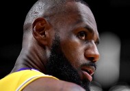 易游体育公司-詹姆斯受伤！湖人新冠军之路岌岌可危的简单介绍