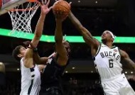 易游体育官方-雄鹿取得胜利，米德尔顿成全队得分王