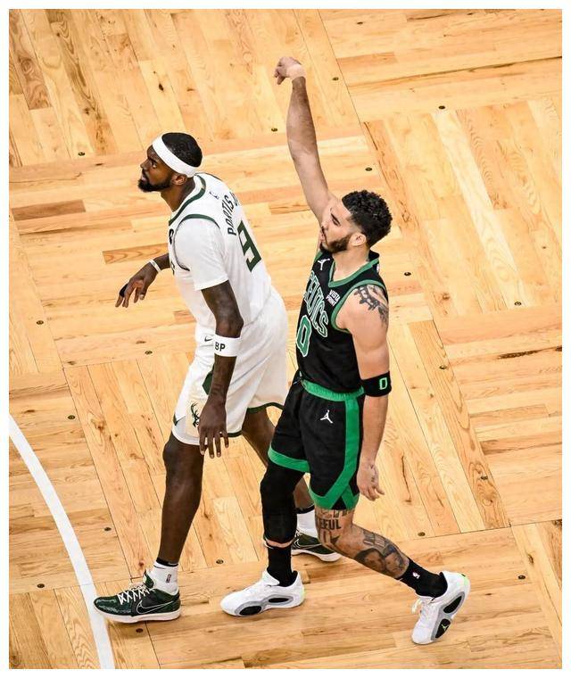 包含雄鹿队胜局连连，稳坐积分榜榜首的词条