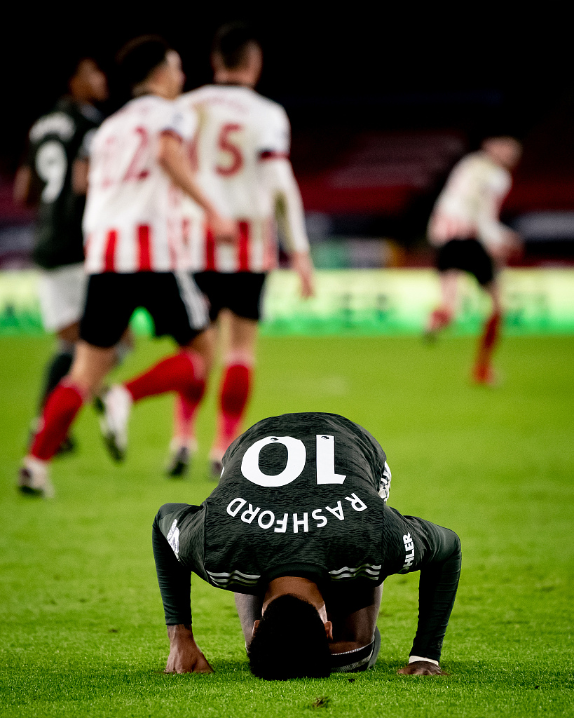 莱斯特城客场逆转，谢菲联遭遇三连败(比赛日莱斯特城50谢菲联 莱比锡11落后拜仁4分)