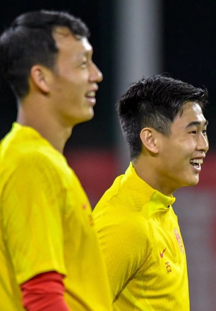 新加坡队员在比赛中展现出强大进攻力量，摧枯拉朽的简单介绍