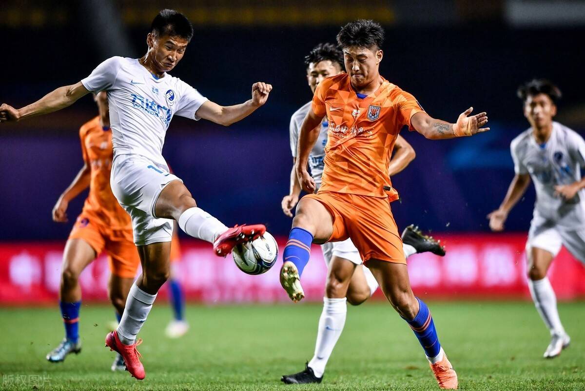 队内火爆情绪暗潮汹涌，堪比赛场更激烈的简单介绍