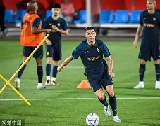 包含球迷心系赛事进程，球员训练备战的词条